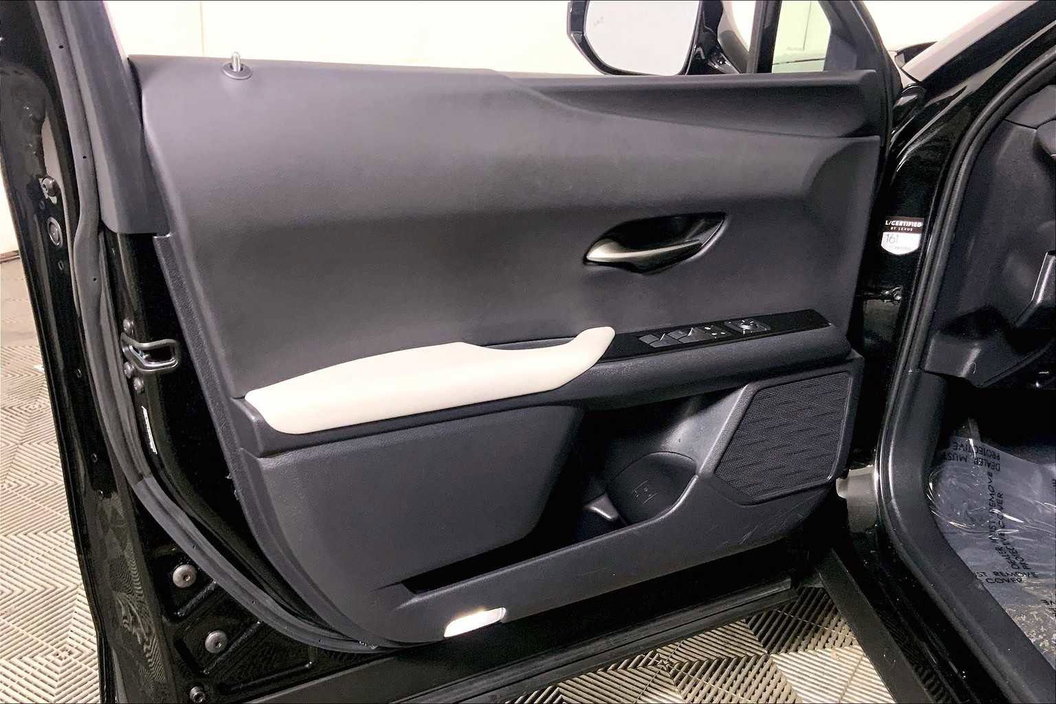 Used 2022 Lexus UX 250h w/ Premium Package image 21