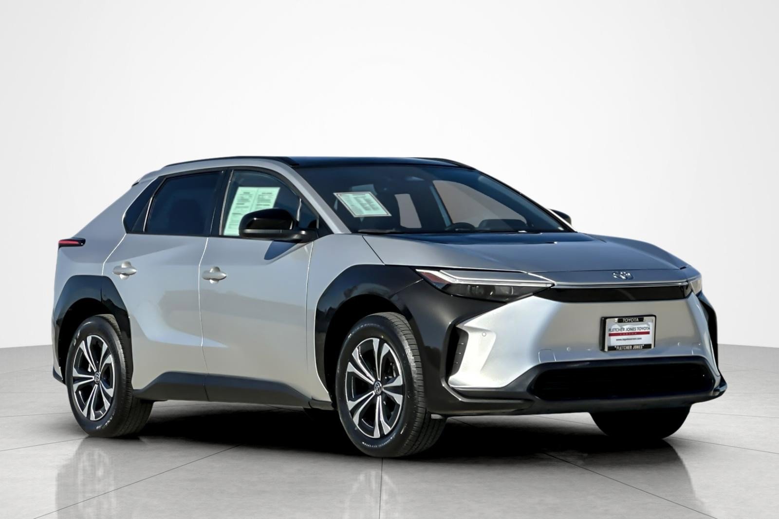 Used 2023 Toyota bZ4X XLE w/ Weather Package image 7