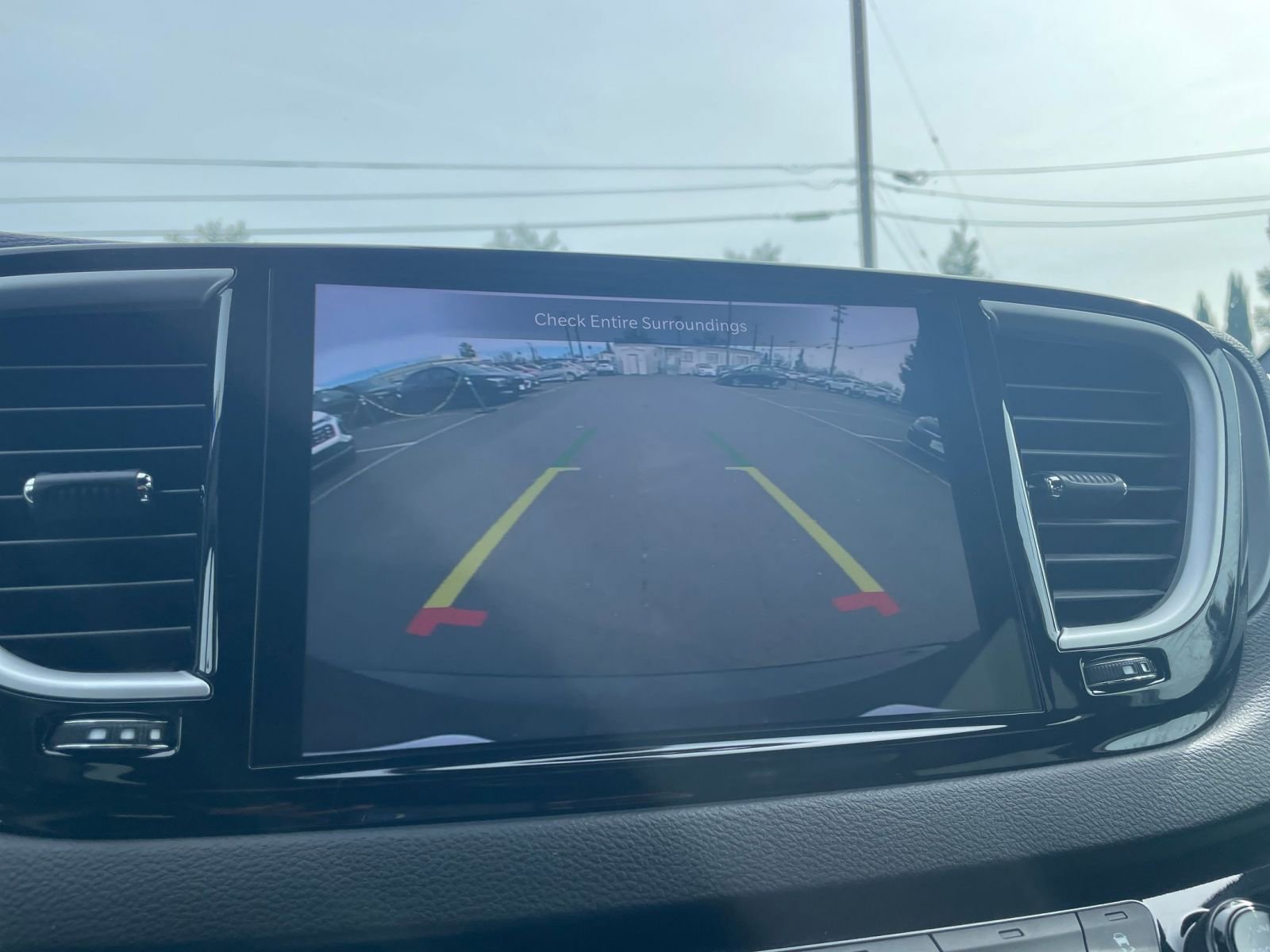 Used 2025 Chrysler Pacifica Select image 21