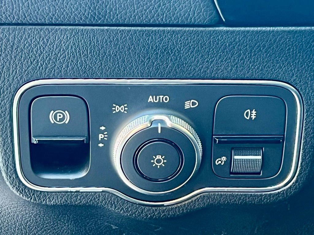 Certified 2022 Mercedes-Benz GLA 250 4MATIC image 35