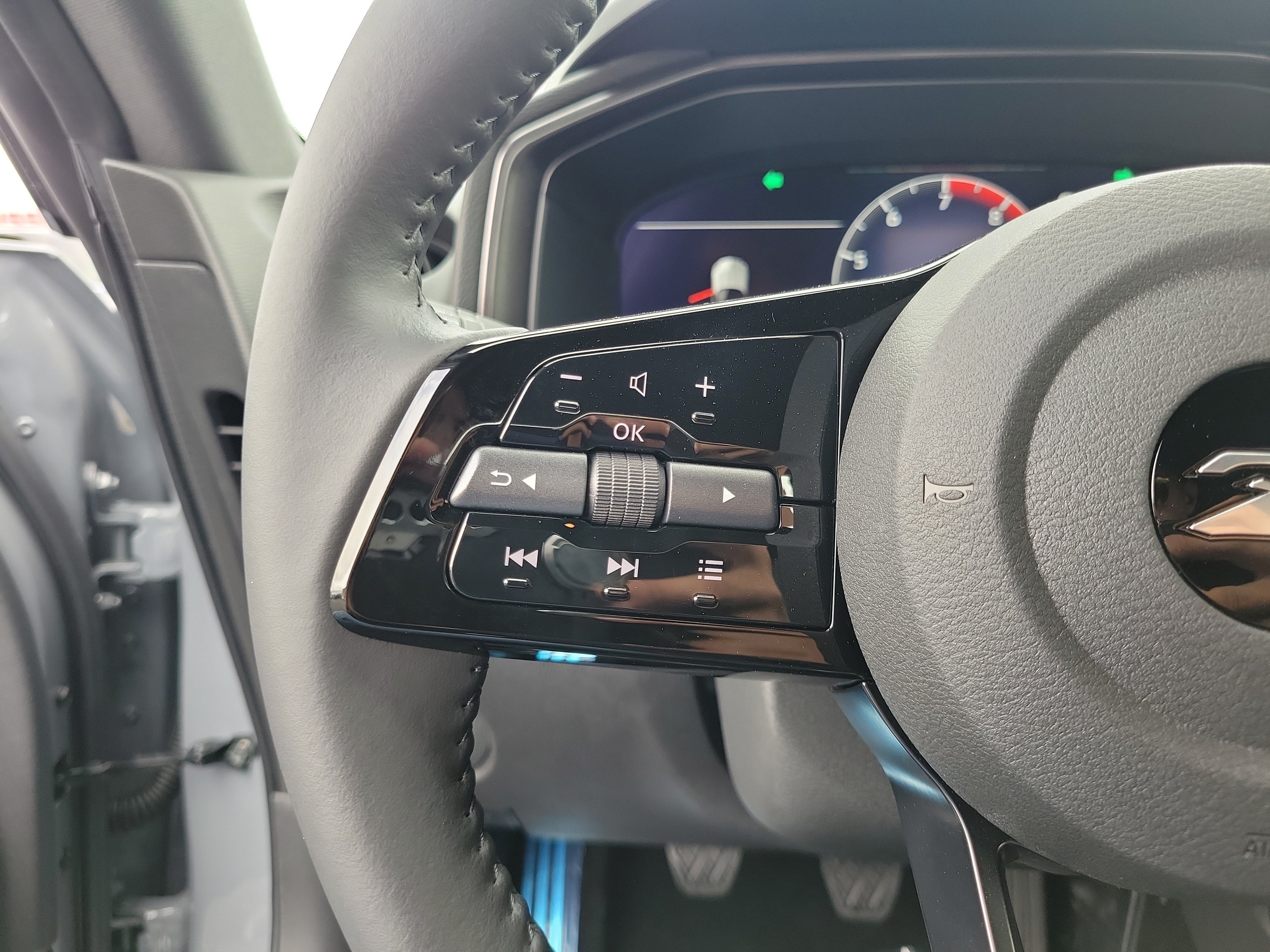 New 2026 Nissan Z Sport w/ Floor Mat Package RWD image 17