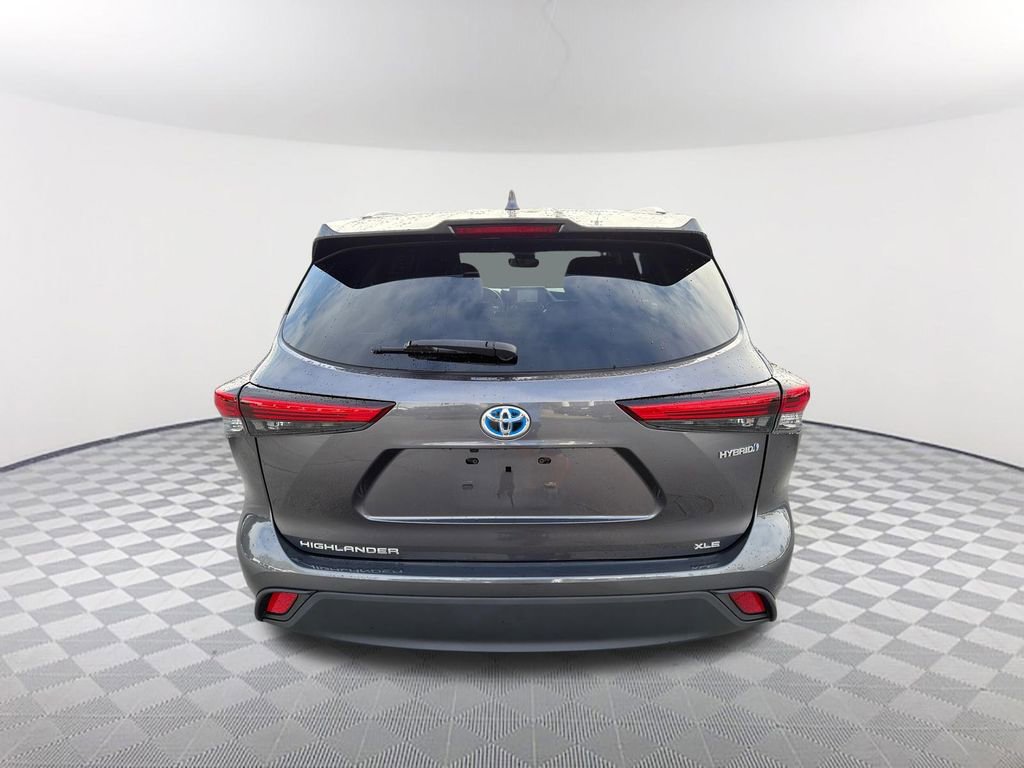 Used 2023 Toyota Highlander XLE image 6