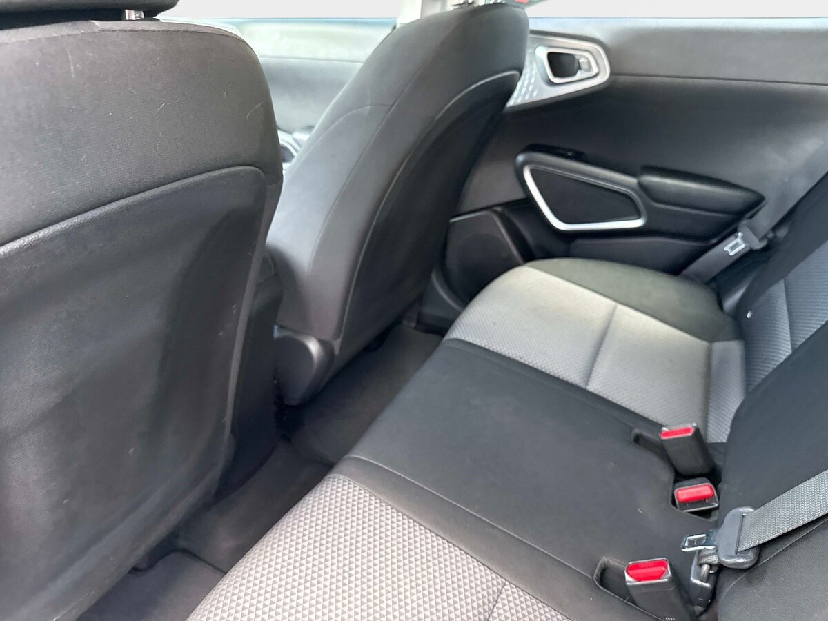 Used 2020 Kia Soul LX FWD image 14