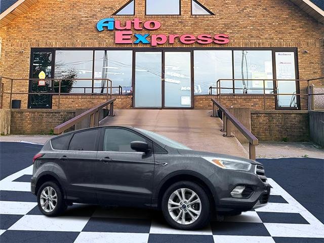 Used 2019 Ford Escape SE image 1