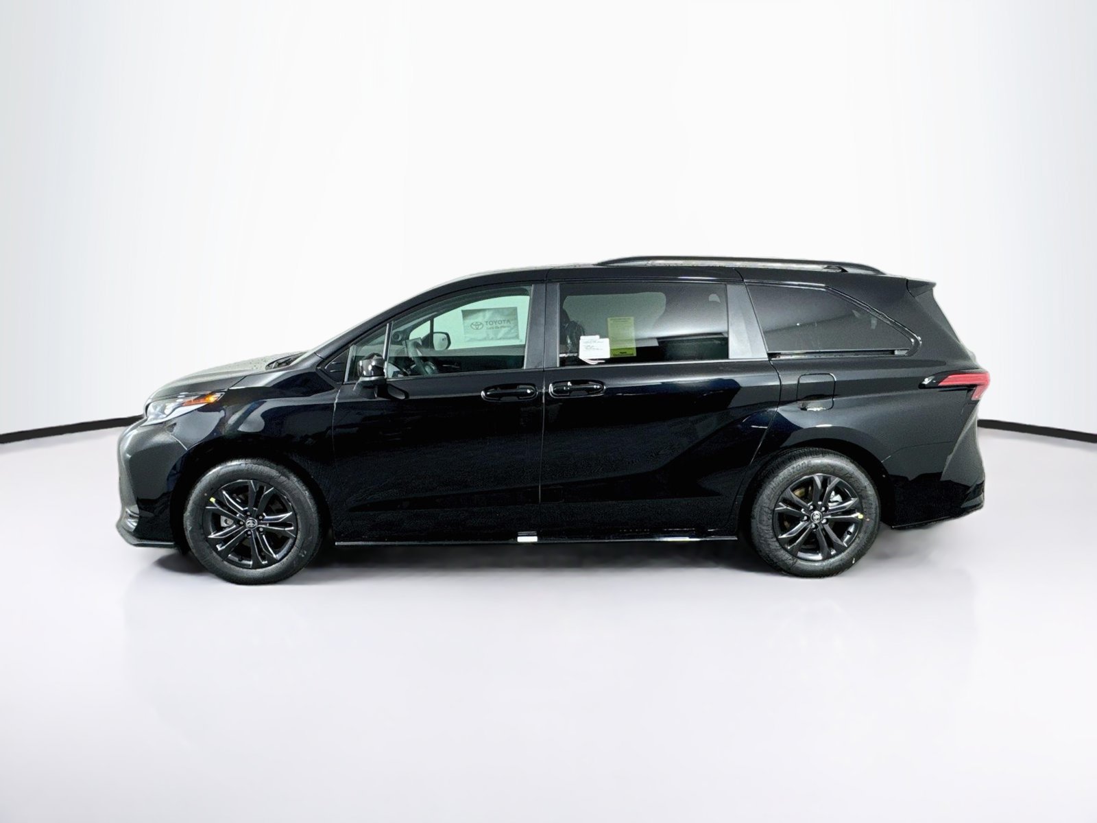 New 2026 Toyota Sienna XSE AWD/4WD image 3