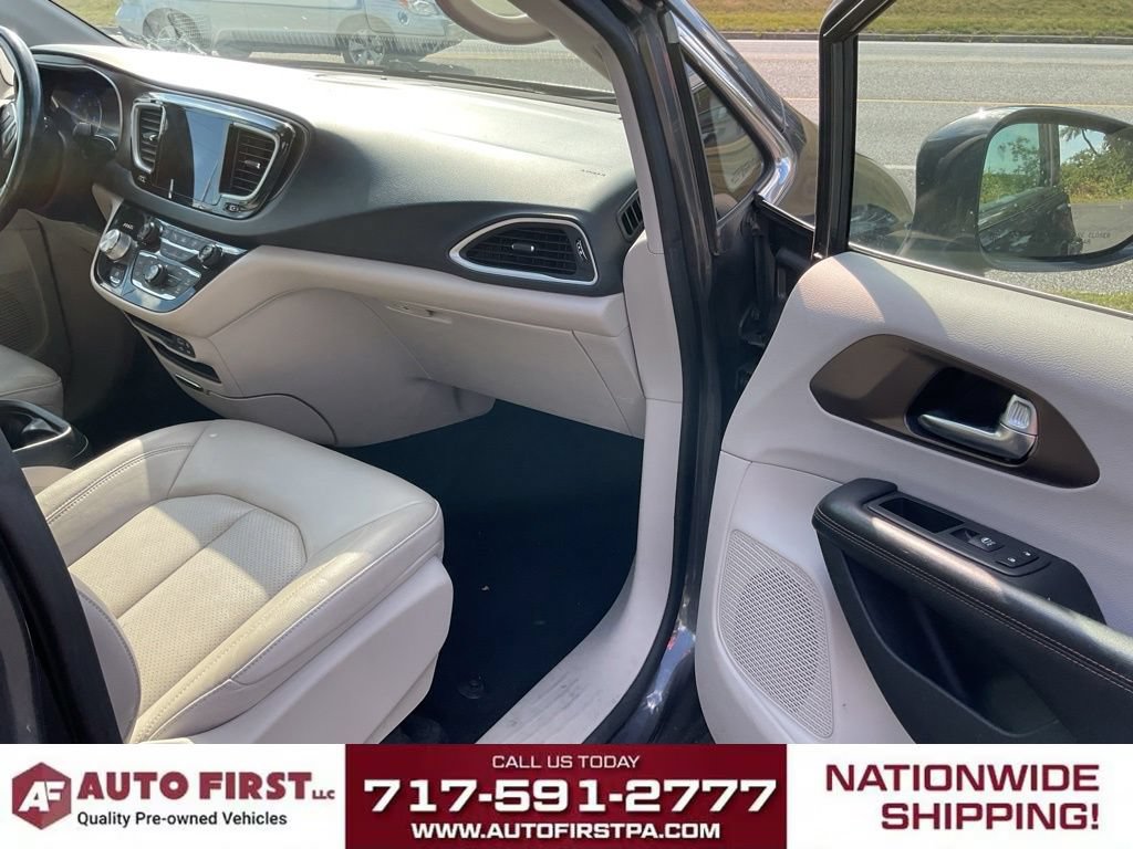 Used 2019 Chrysler Pacifica Touring-L w/ Advanced Safetytec Group FWD image 11