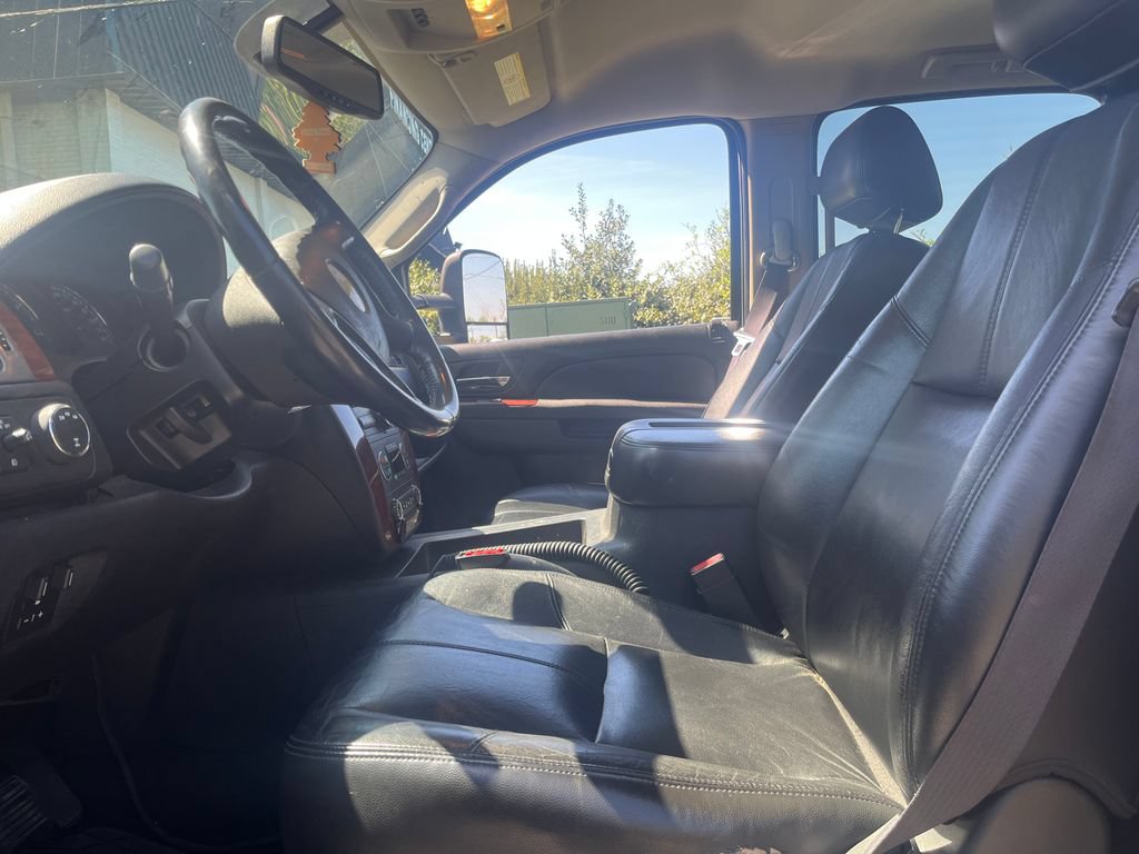 Used 2011 Chevrolet Silverado 3500 LTZ w/ LTZ Plus Package AWD/4WD image 5