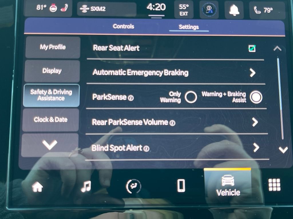 New 2025 Jeep Grand Cherokee Altitude image 8