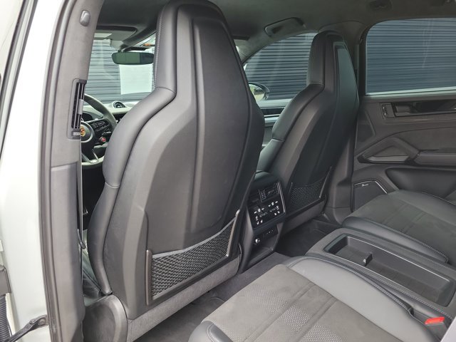 Certified 2024 Porsche Cayenne Turbo GT AWD/4WD image 21