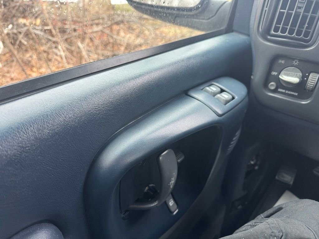 Used 2000 Chevrolet Express 3500 Extended Passenger w/ LS Preferred Equipment Group RWD image 26