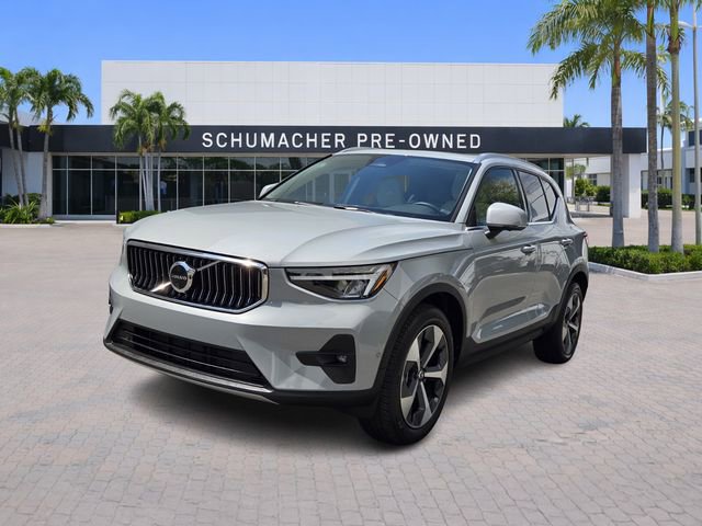 Certified 2024 Volvo XC40 B5 Plus image 3