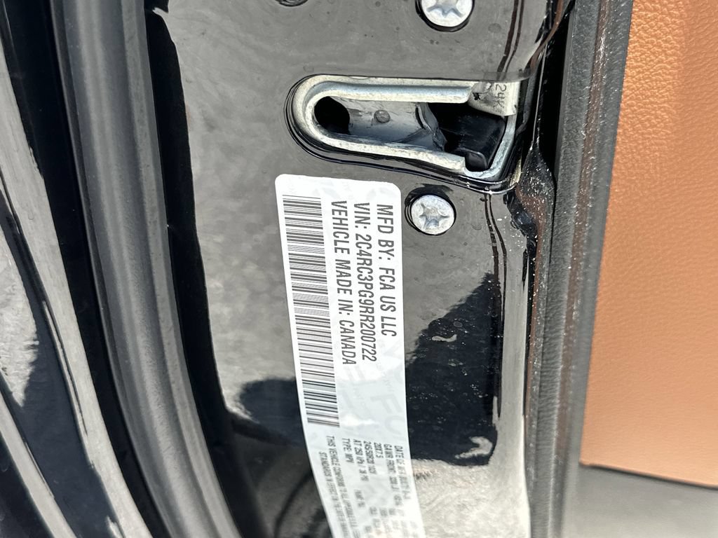 Certified 2024 Chrysler Pacifica Pinnacle w/ Trailer Tow Group AWD/4WD image 39