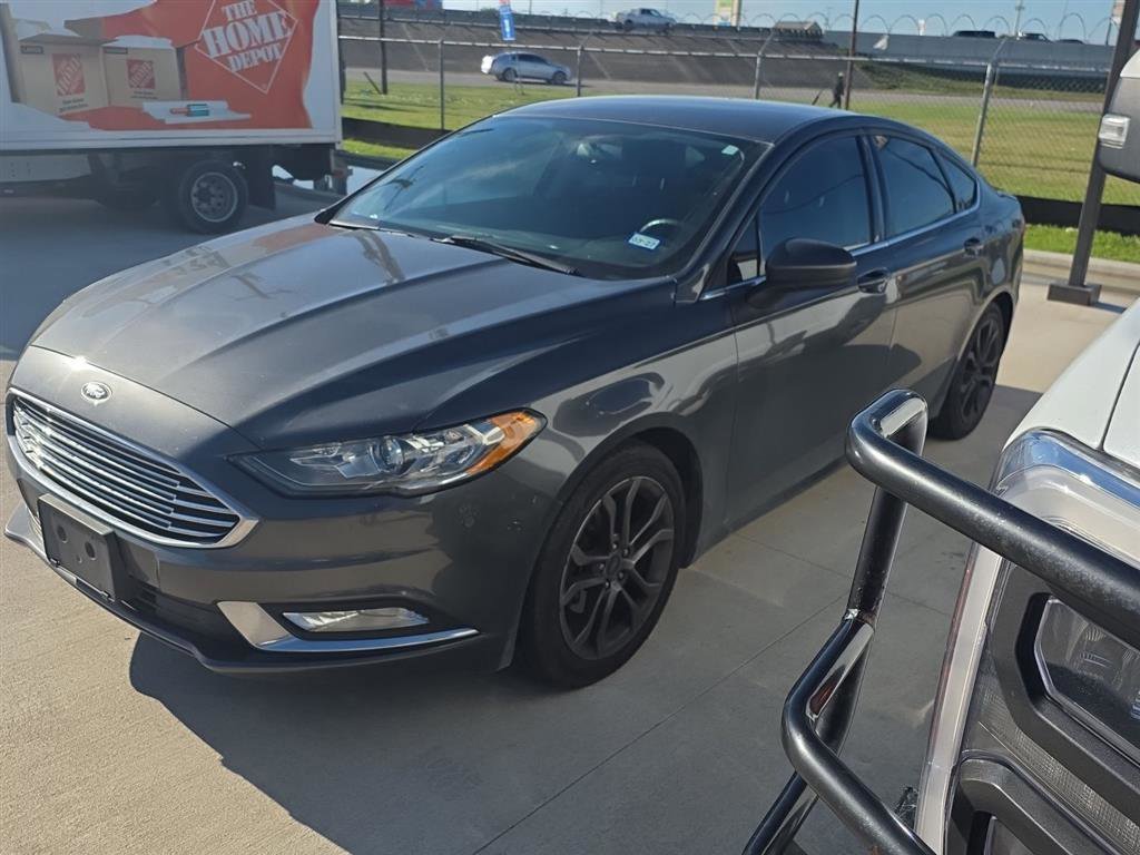 Used 2017 Ford Fusion SE w/ Equipment Group 201A image 1