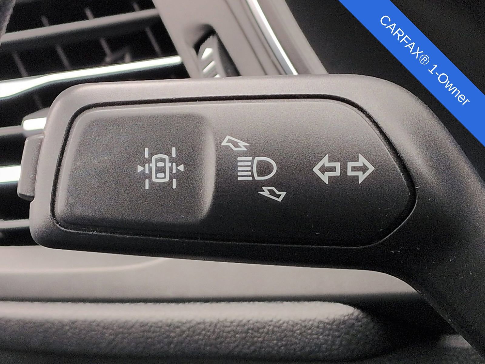 Used 2020 Ford Escape Titanium image 28