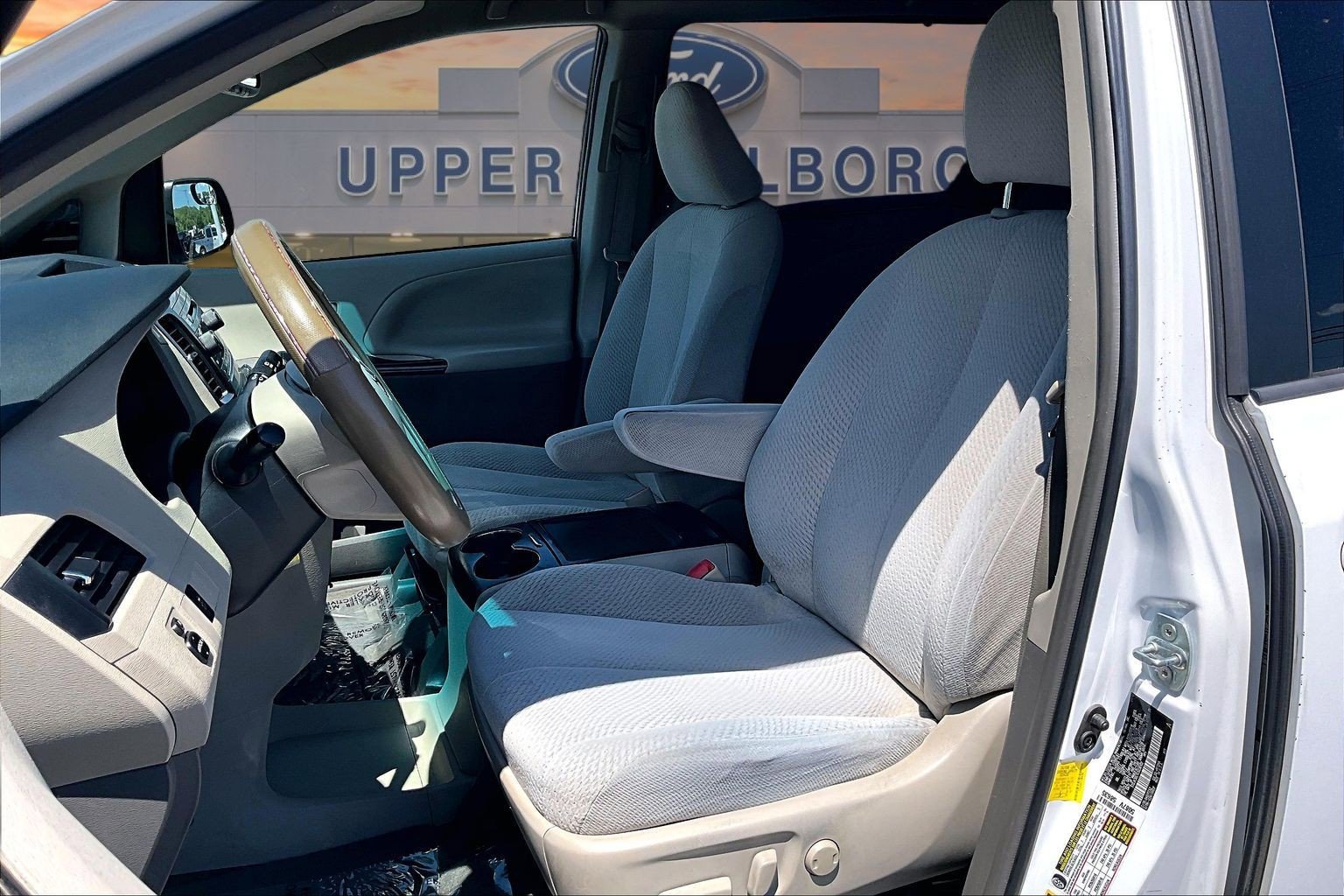 Used 2012 Toyota Sienna LE w/ Towing Pkg AWD/4WD image 25