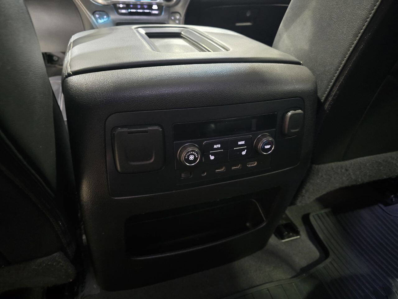 Used 2019 GMC Yukon XL SLT w/ Open Road Package AWD/4WD image 32