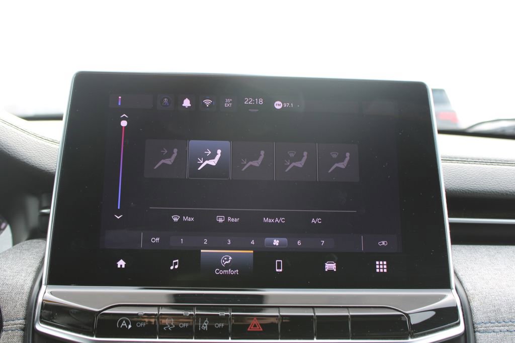 Used 2024 Jeep Compass Latitude image 42