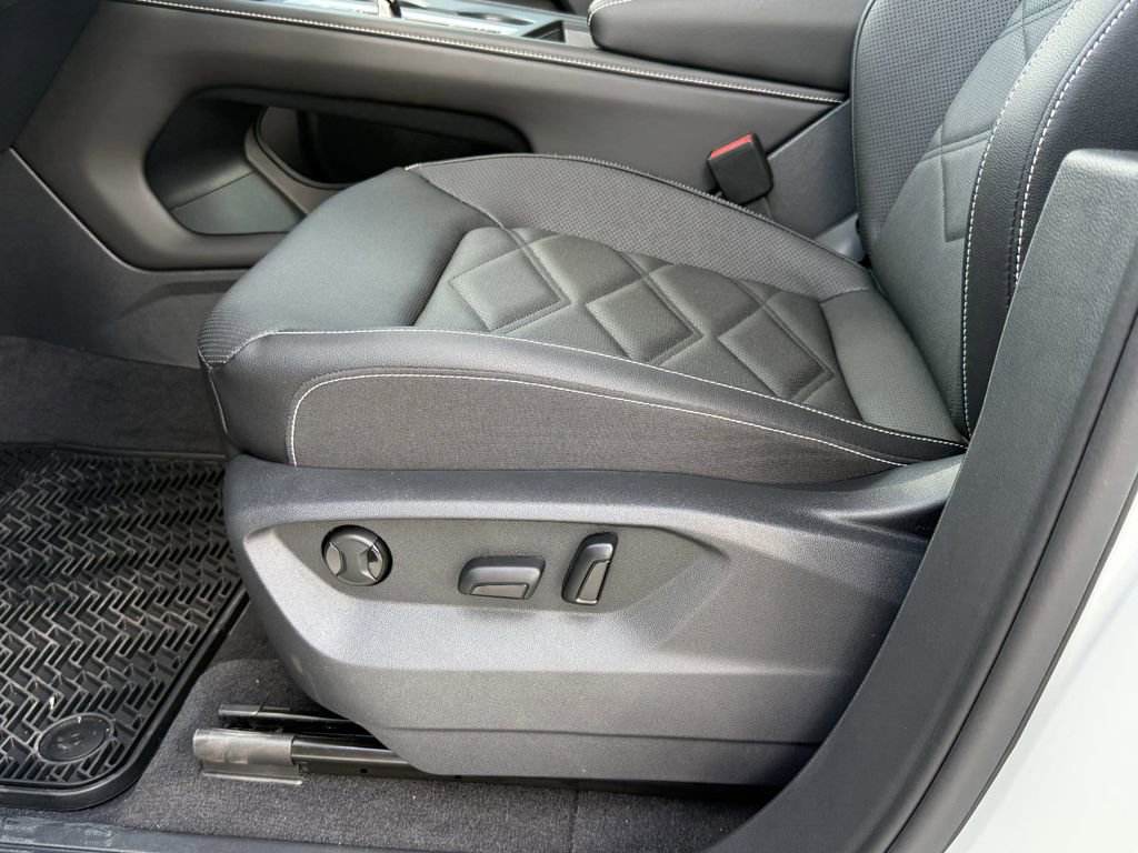 New 2026 Volkswagen Atlas SE image 13