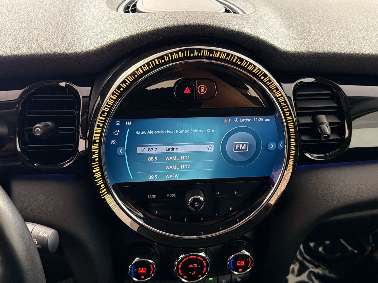 Used 2024 MINI Cooper SE FWD image 18