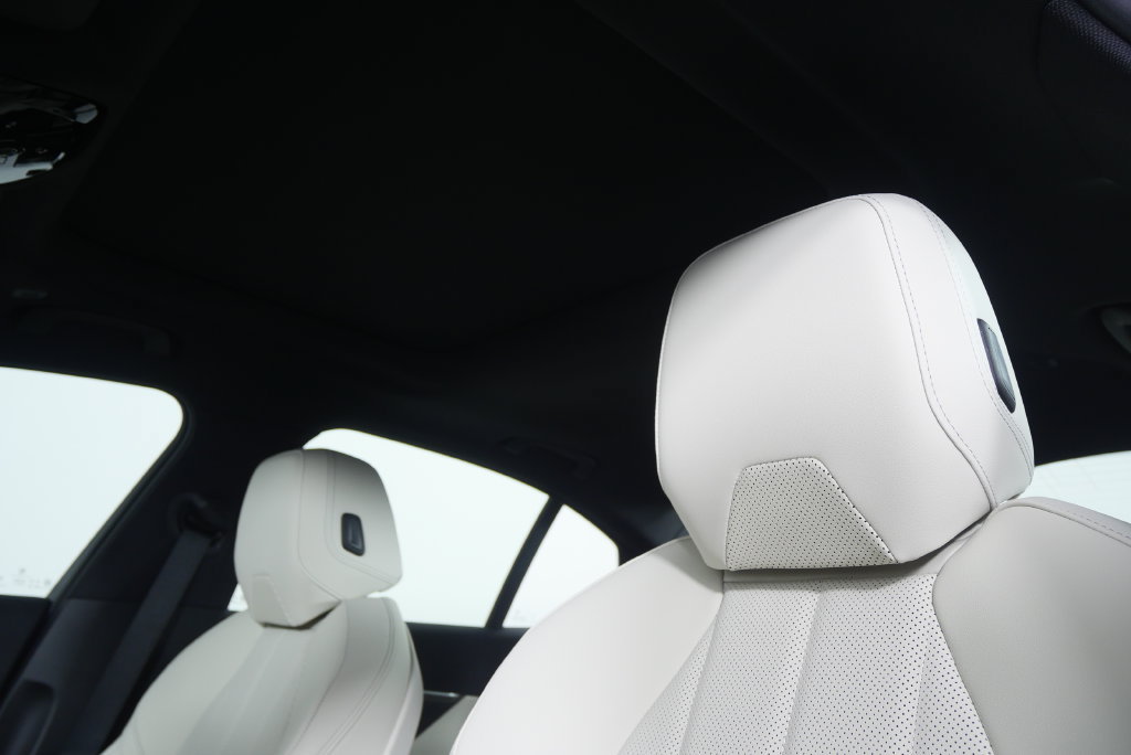 Used 2026 BMW 530i RWD image 12