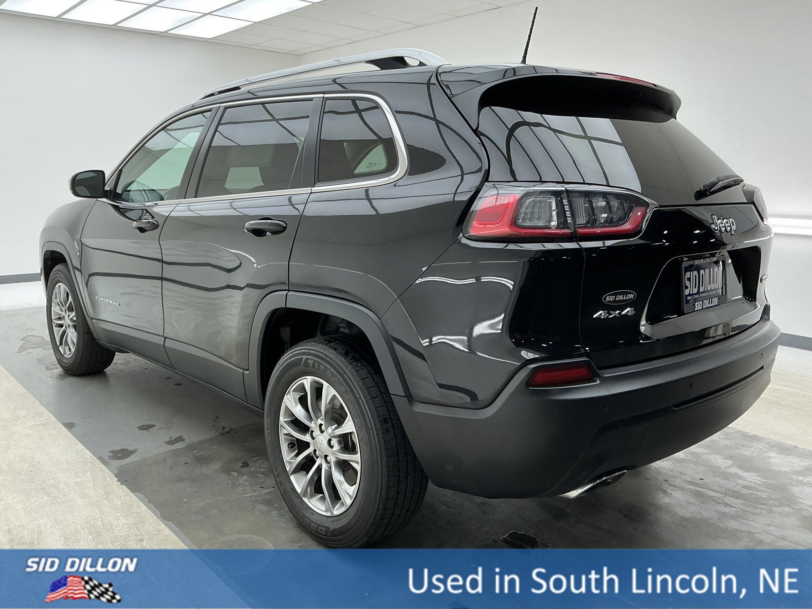 Used 2021 Jeep Cherokee Latitude Lux w/ Mopar Interior Package image 6