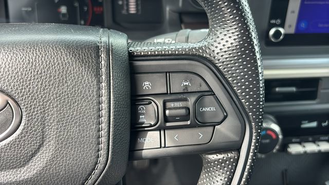 Used 2025 Toyota Tacoma SR5 AWD/4WD image 16