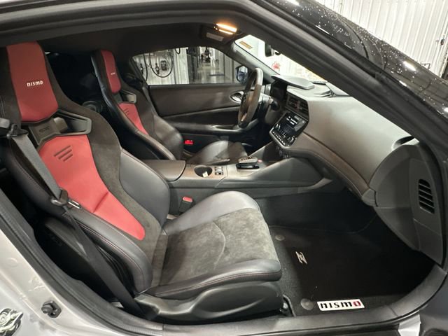 Used 2025 Nissan Z NISMO w/ Floor Mat Package RWD image 28