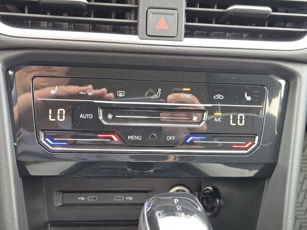 New 2026 Volkswagen Taos SE image 16