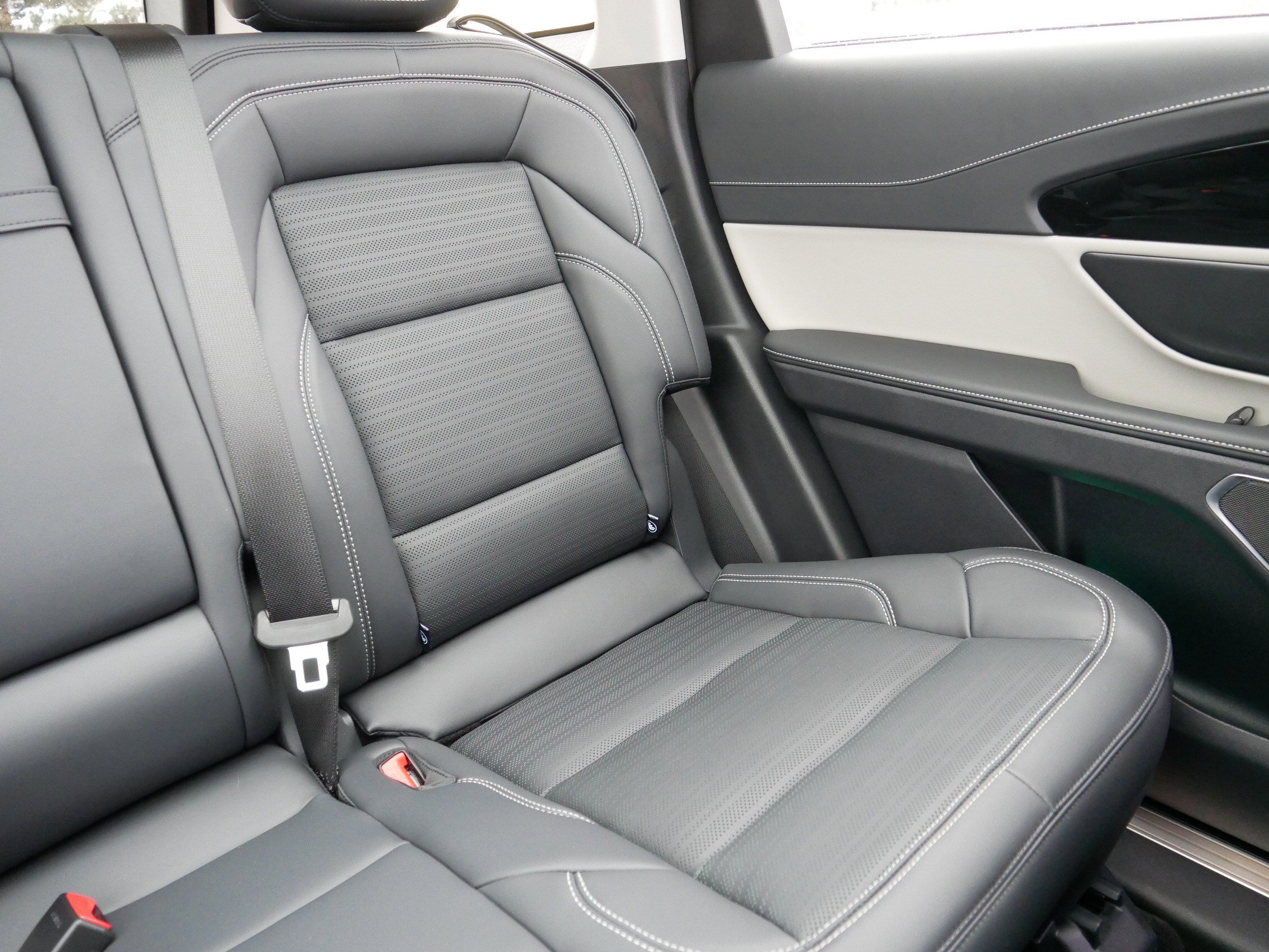 Used 2025 Lincoln Nautilus Reserve image 14