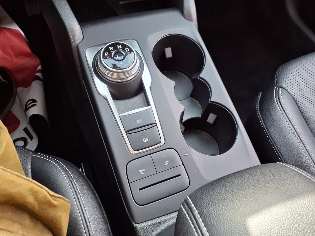 Certified 2022 Ford Escape SEL w/ Technology Package AWD/4WD image 16
