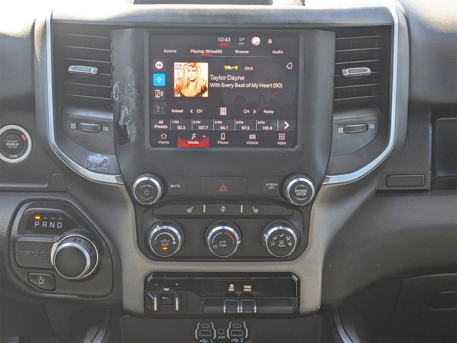 Used 2019 Chevrolet Equinox LT w/ Driver Convenience Package image 18