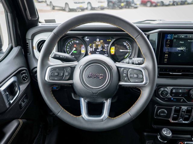 Used 2024 Jeep Wrangler Unlimited Sahara image 27