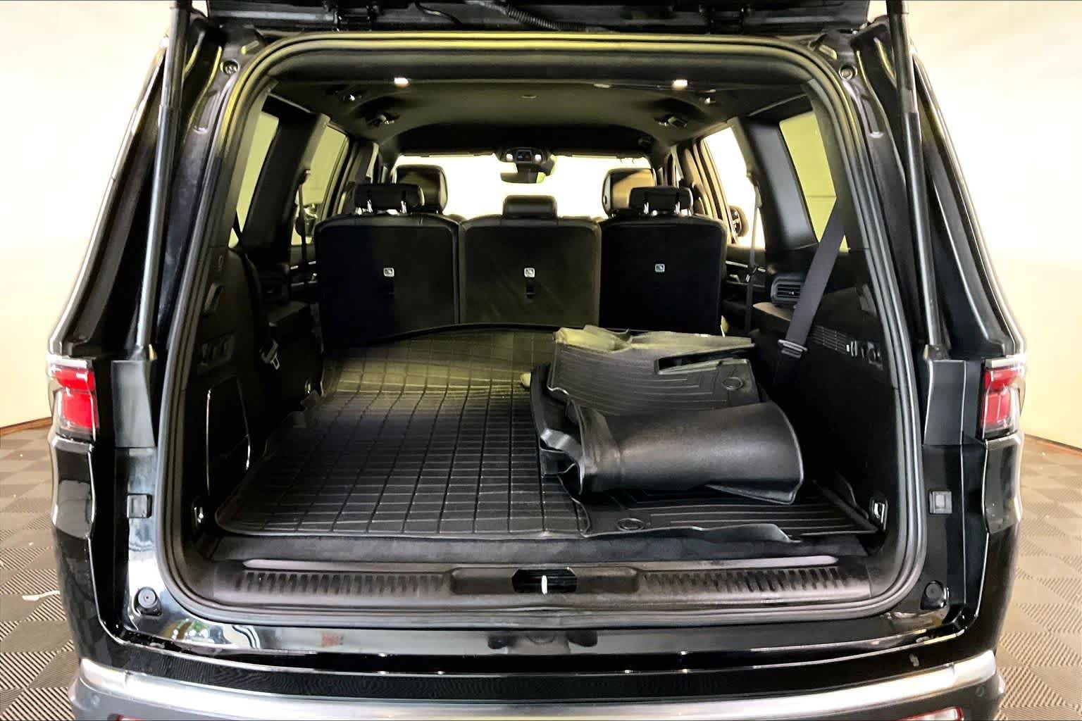 Used 2022 Jeep Wagoneer Series II AWD/4WD image 35