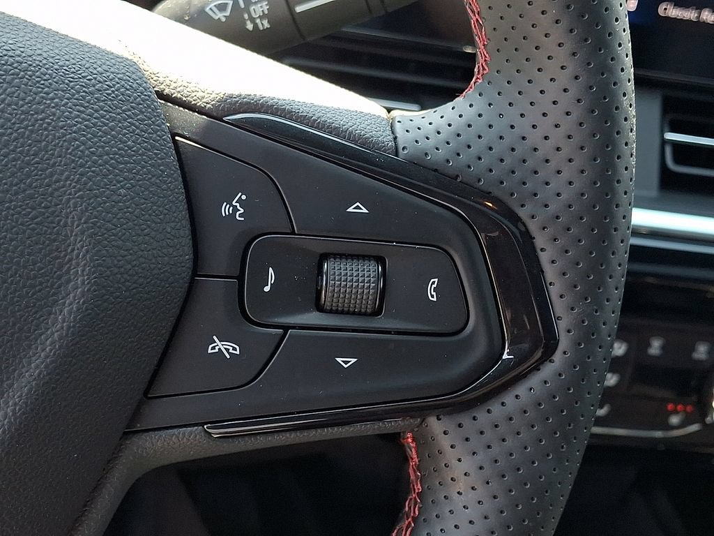 Used 2026 Chevrolet Trax RS w/ Sunroof Package FWD image 22