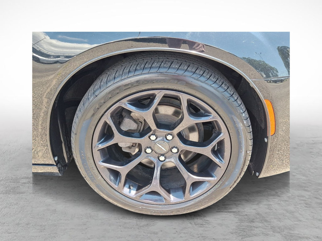 Used 2019 Chrysler 300 Touring w/ Sport Appearance Package RWD image 9