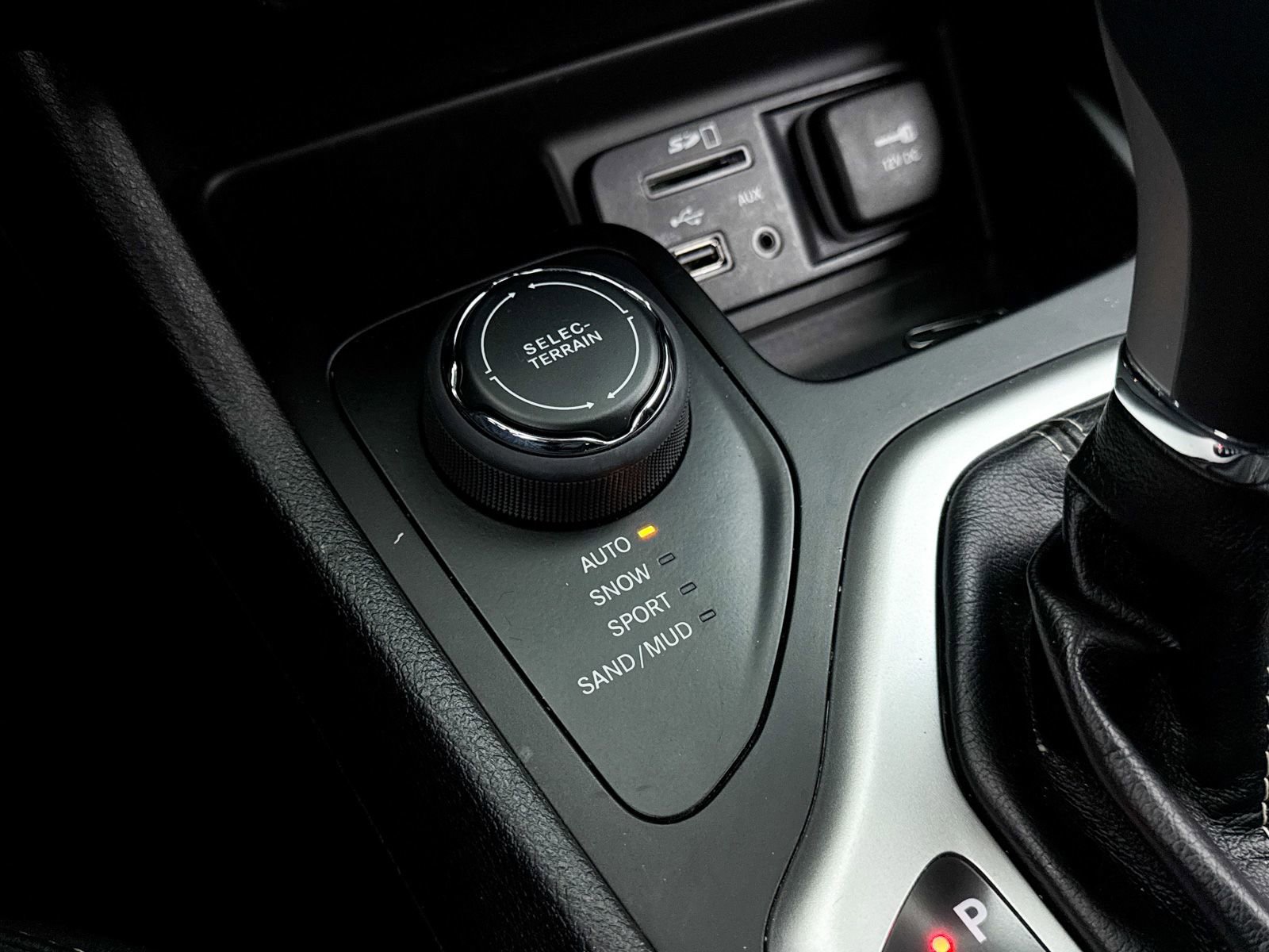 Used 2018 Jeep Cherokee Latitude Plus w/ Cold Weather Group image 6