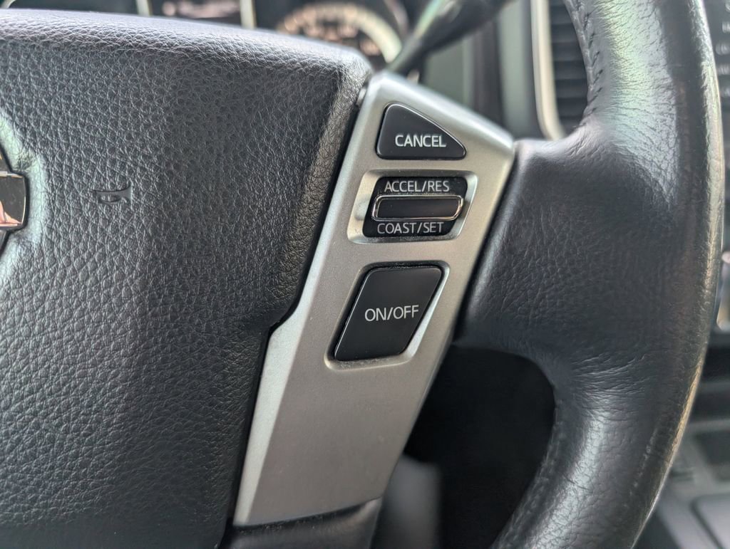 Used 2018 Nissan Titan SV w/ SV Convenience Package image 21