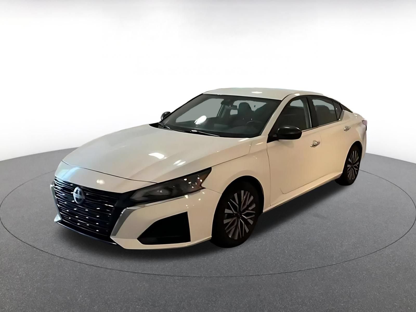 Used 2025 Nissan Altima 2.5 SV FWD image 8