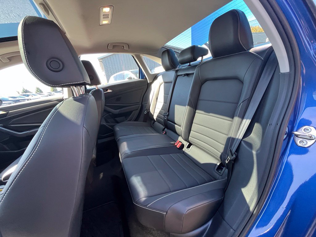 Certified 2024 Volkswagen Jetta SE w/ Panoramic Sunroof Package FWD image 24