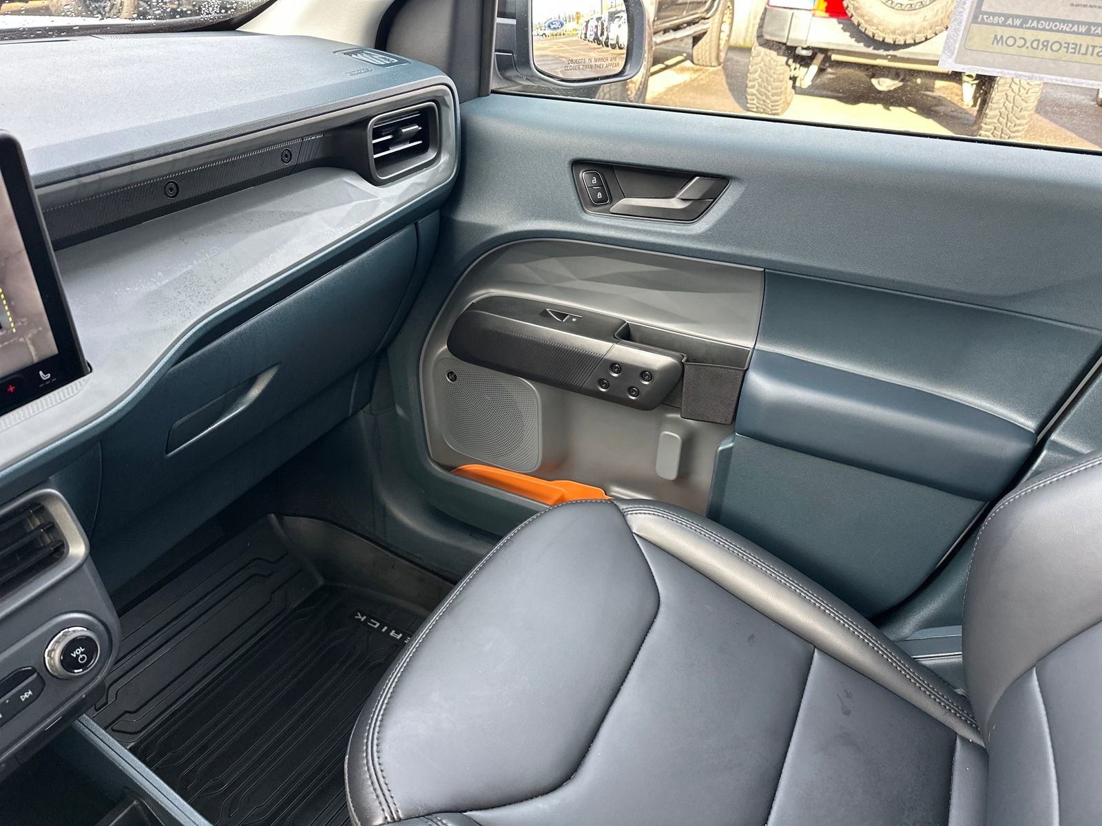 Used 2025 Ford Maverick Lariat w/ Black Appearance Package image 15