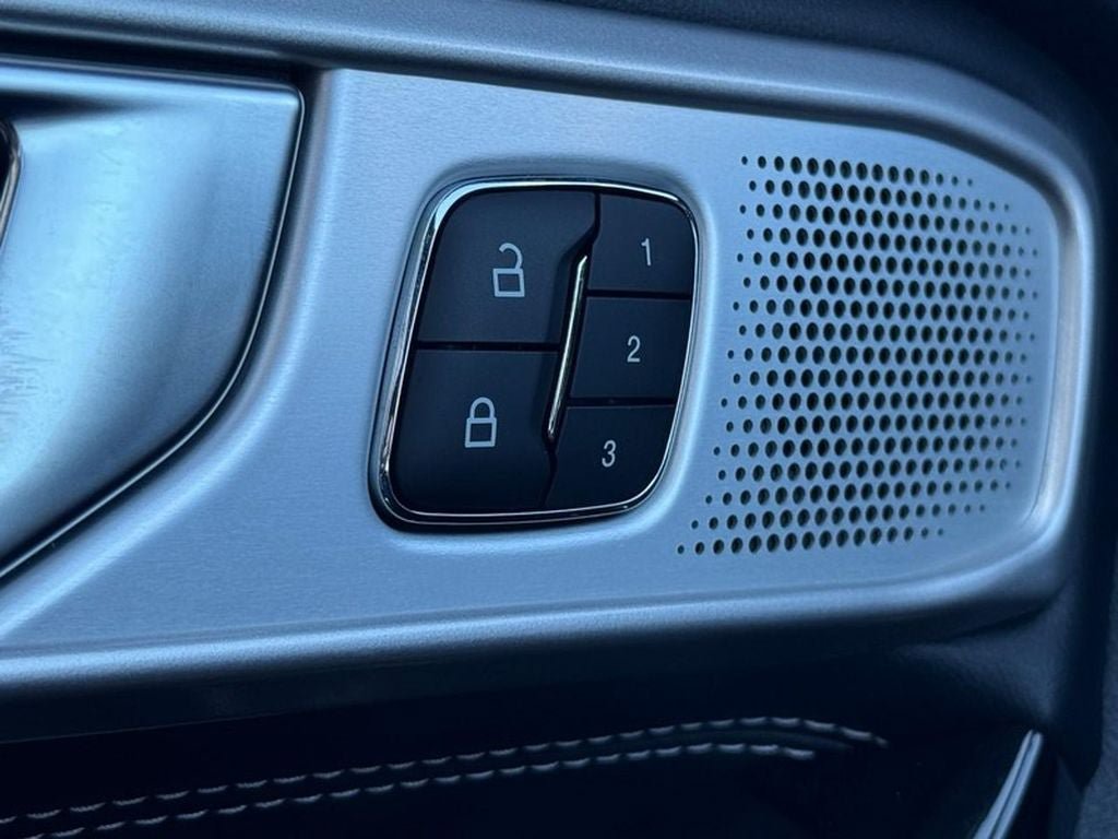Used 2024 Ford Explorer ST w/ Equipment Group 401A AWD/4WD image 17