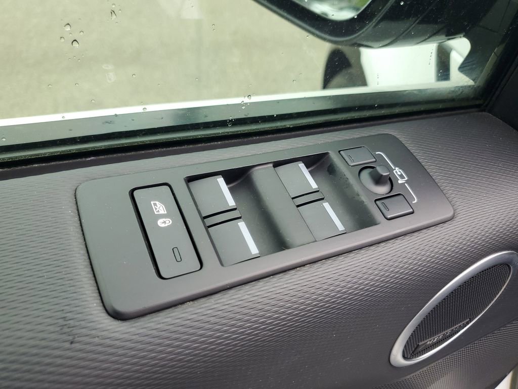 Certified 2023 Land Rover Discovery S R-Dynamic AWD/4WD image 9