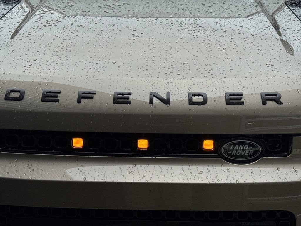 New 2026 Land Rover Defender 110 AWD/4WD image 10