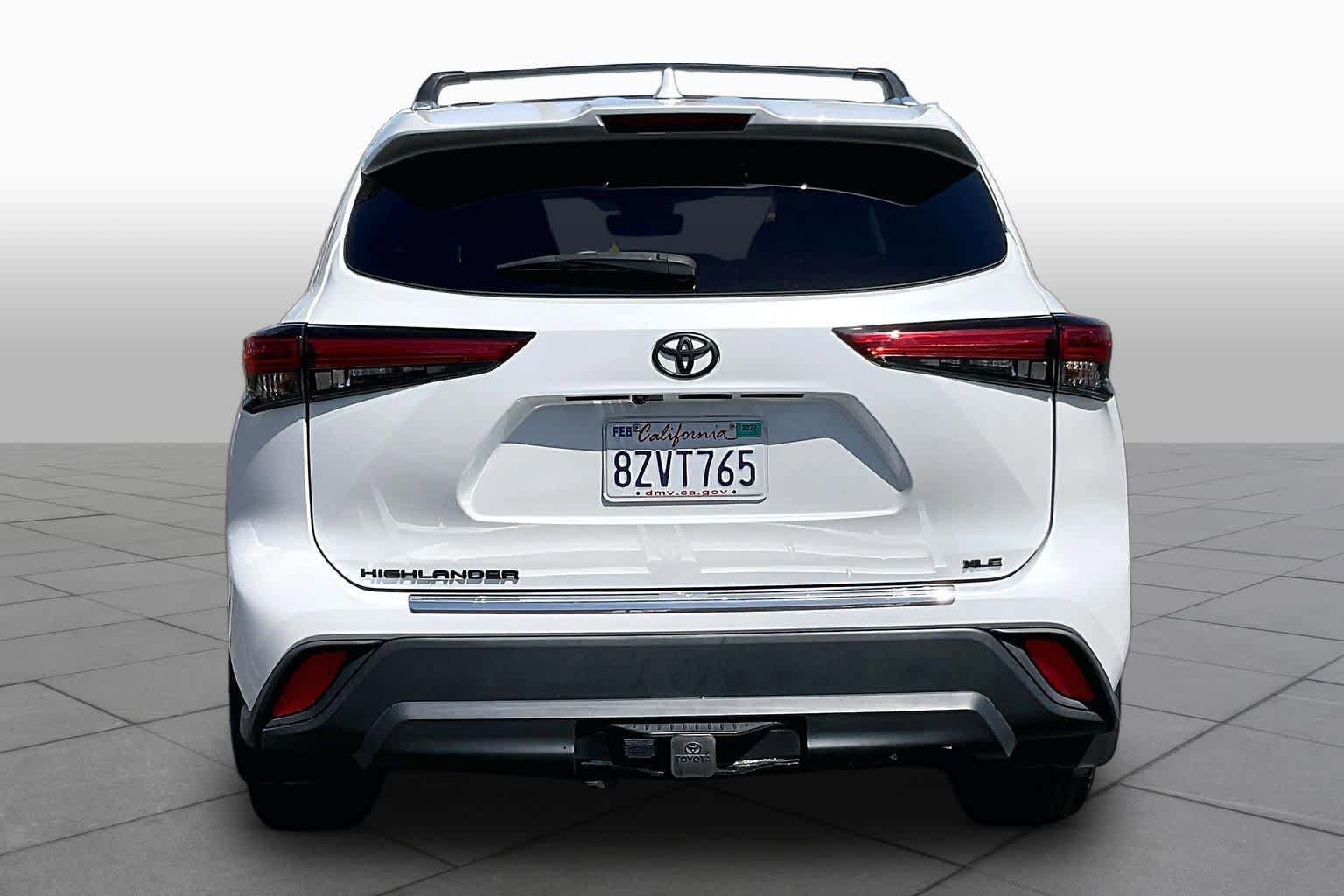 Used 2022 Toyota Highlander XLE FWD image 4