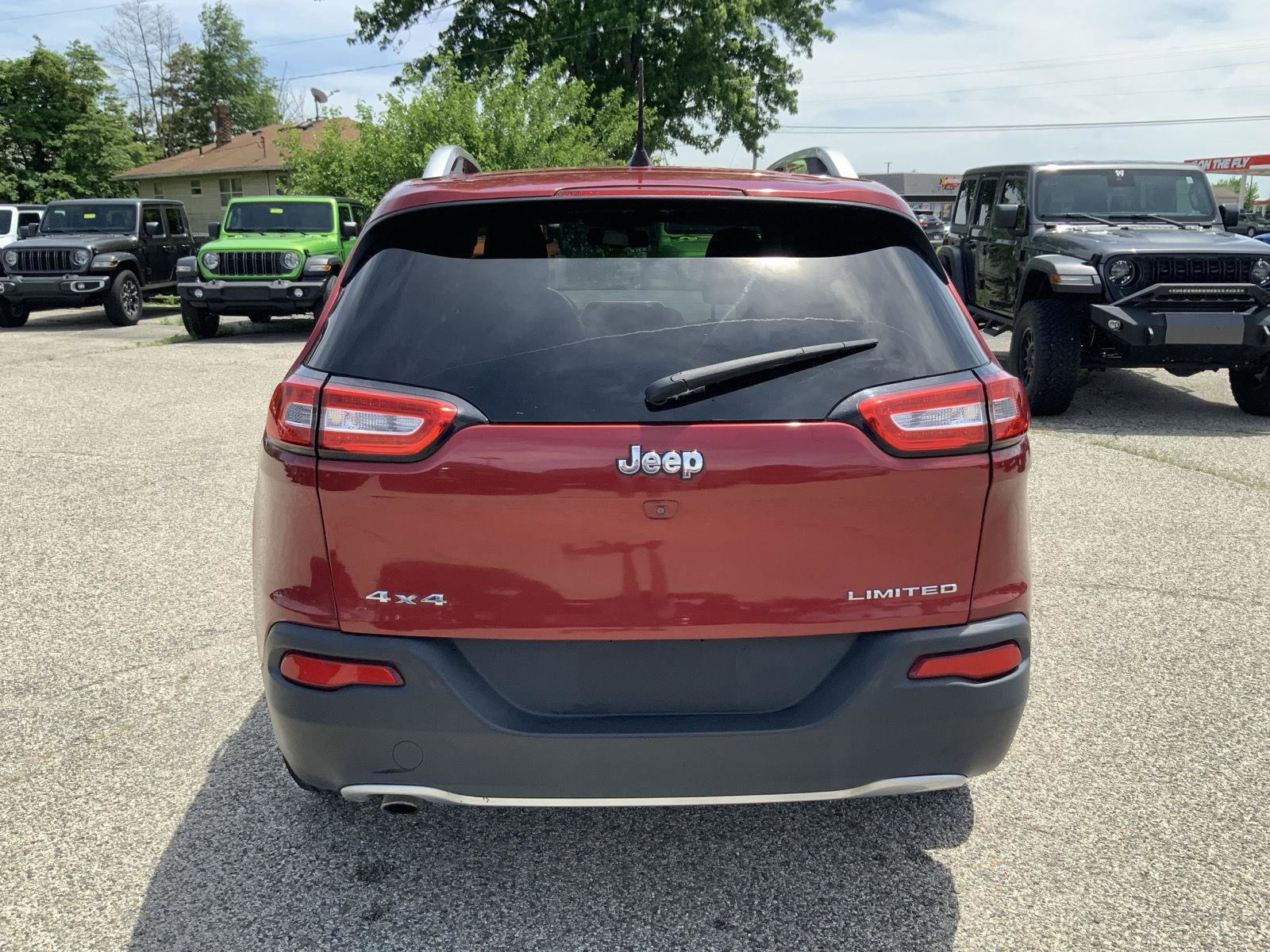 Used 2016 Jeep Cherokee Limited AWD/4WD image 7