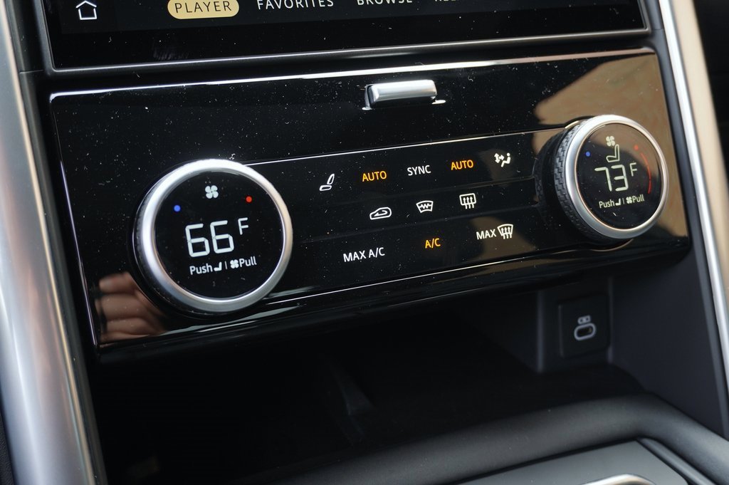 New 2025 Land Rover Discovery S image 28