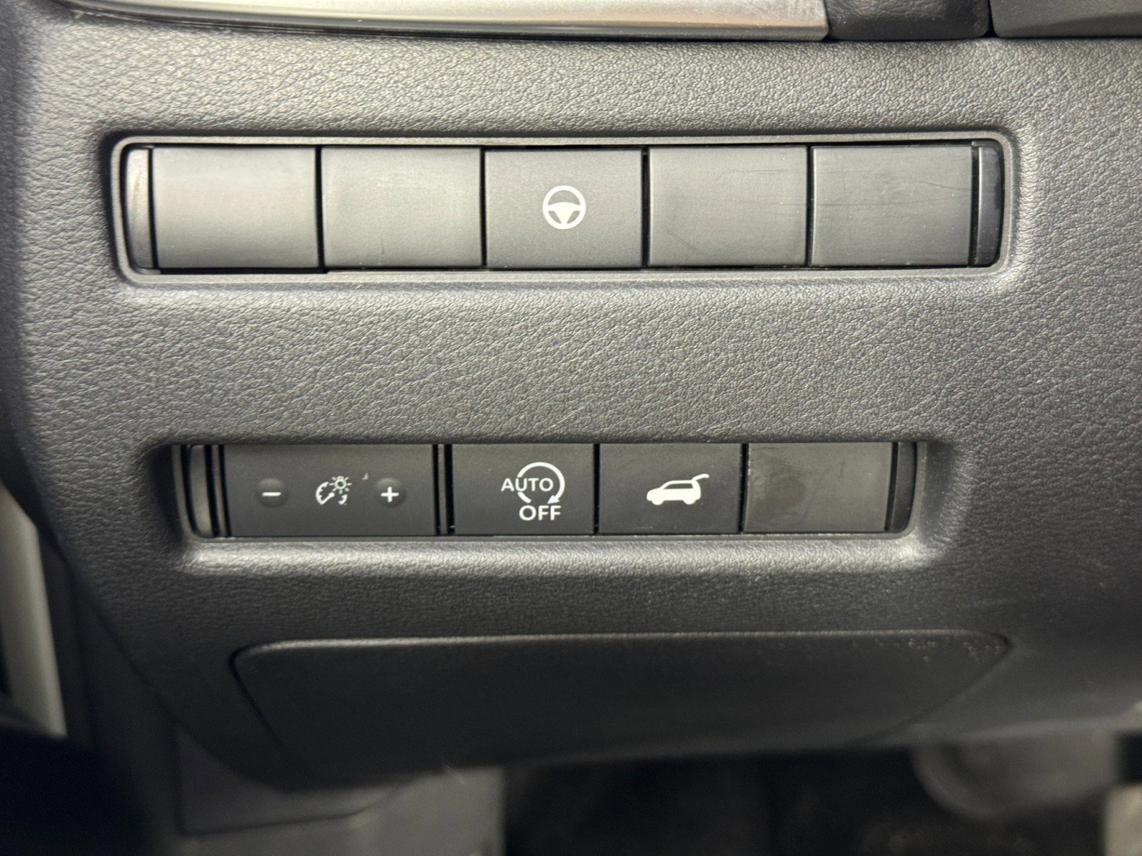 Used 2023 Nissan Rogue SV w/ SV Premium B Package FWD image 17