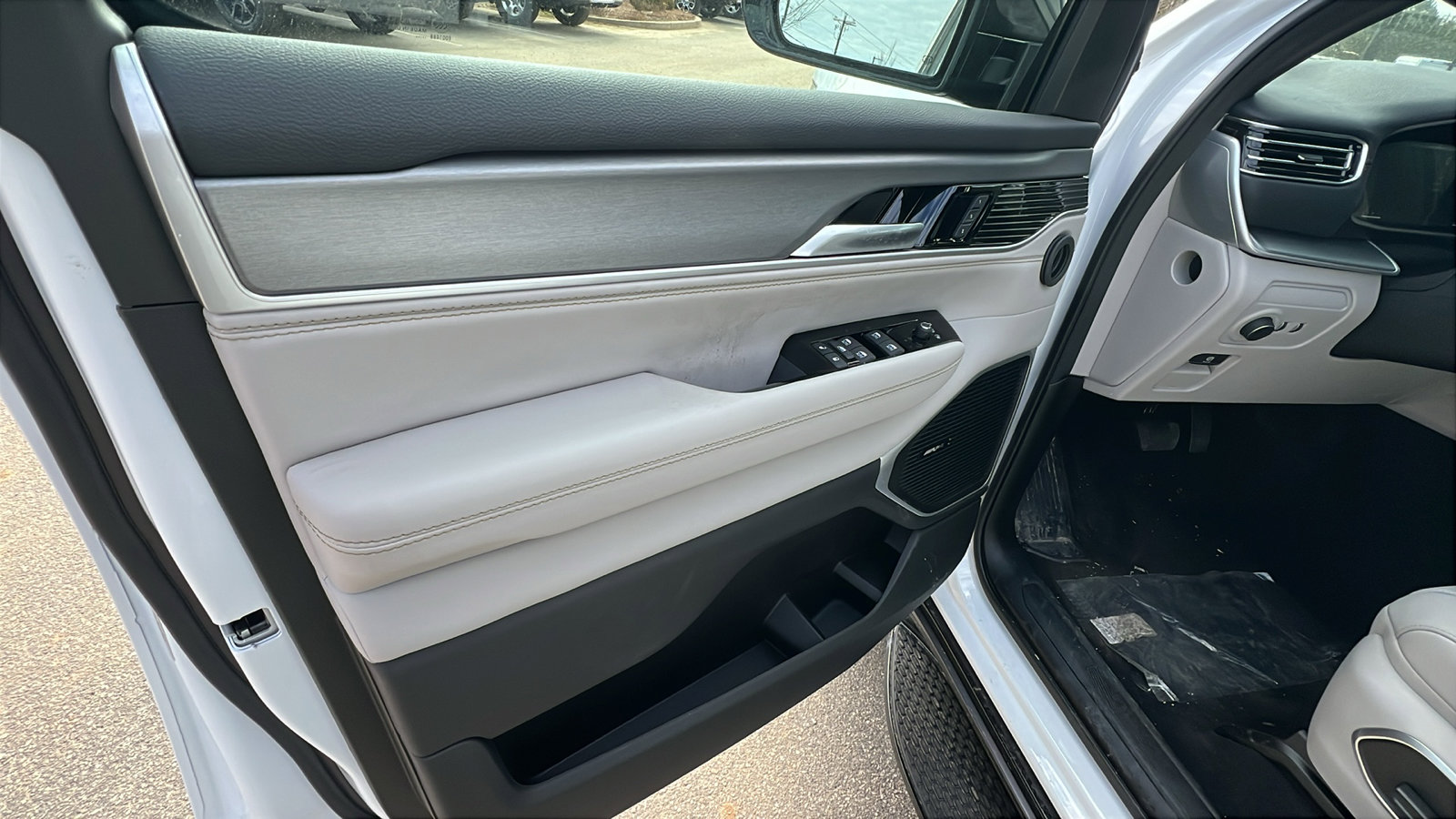 New 2026 Jeep Grand Wagoneer 2WD image 14