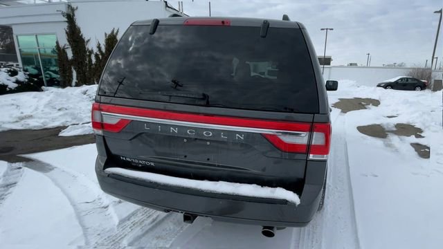 Used 2017 Lincoln Navigator Select image 9