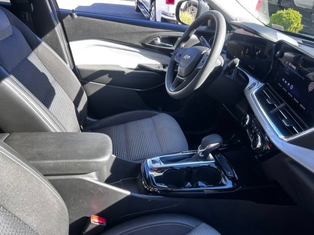 Used 2025 Chevrolet Trax LT FWD image 19